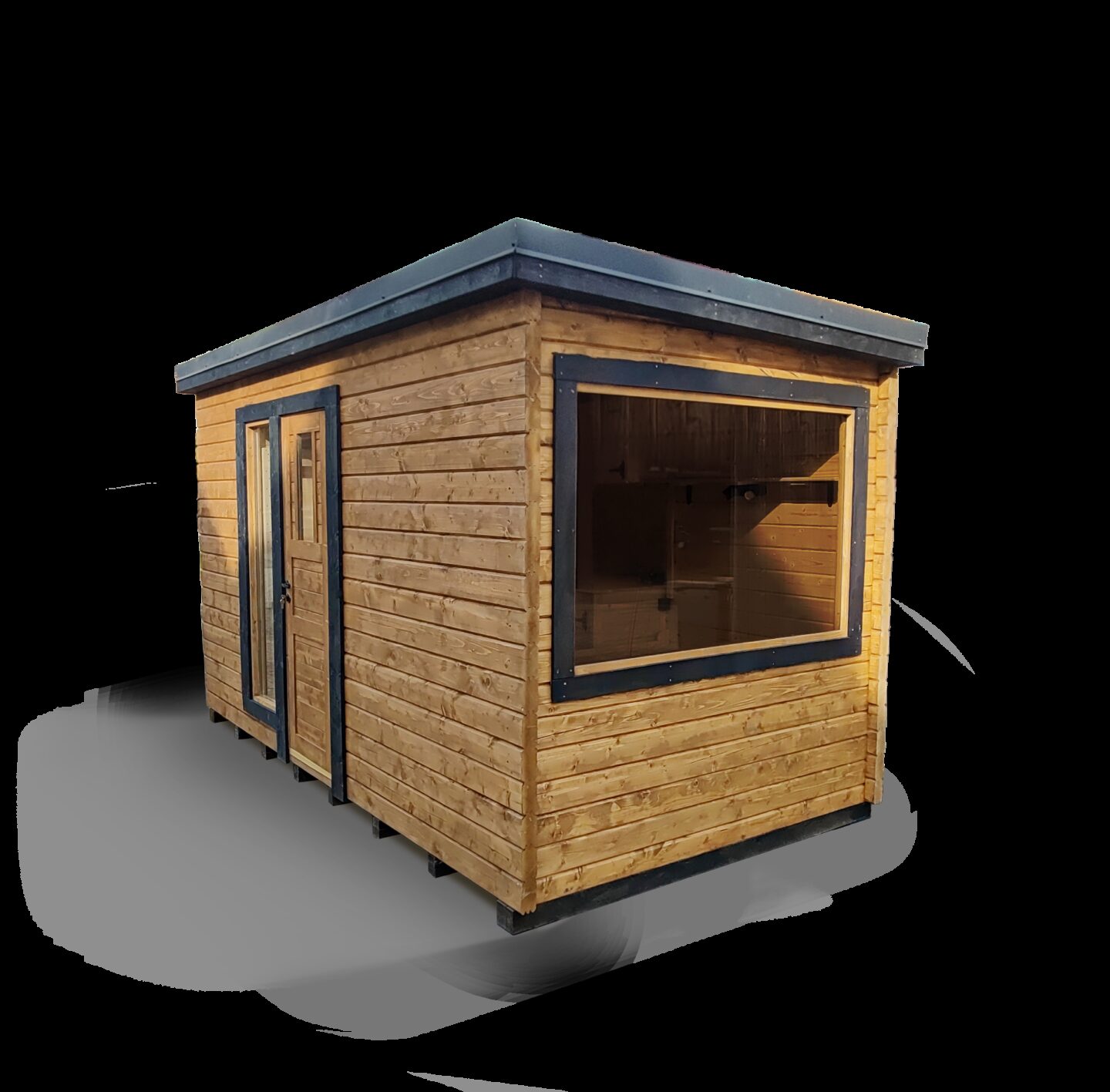 Makoya Spa Tiny House DELUXE made of wood, featuring a large window front and a side entrance door