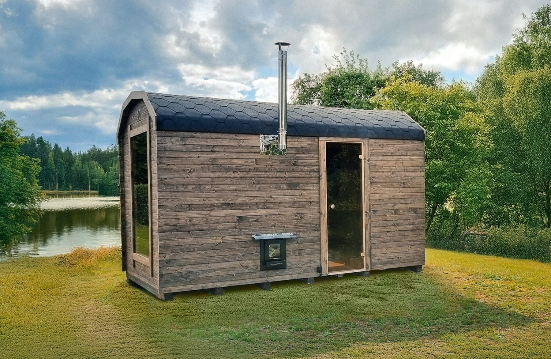Makoya Spa sauna CERES set on a meadow, surrounded by bushes and trees, with a lake and blue sky visible in the background.